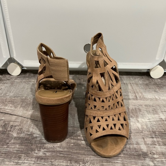 Block Heel Open Toed Booties - Picture 3 of 4